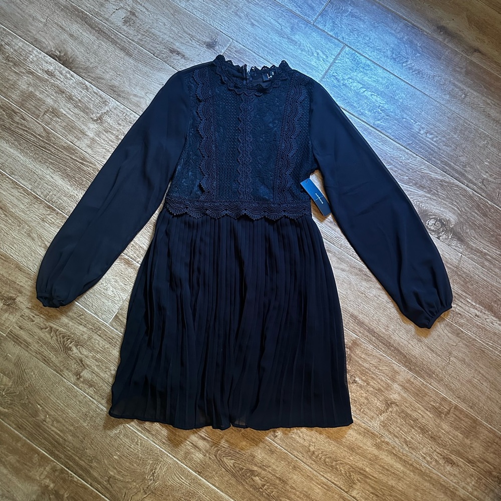 NWT Lulu's Black Lace Formal Pleated Dress